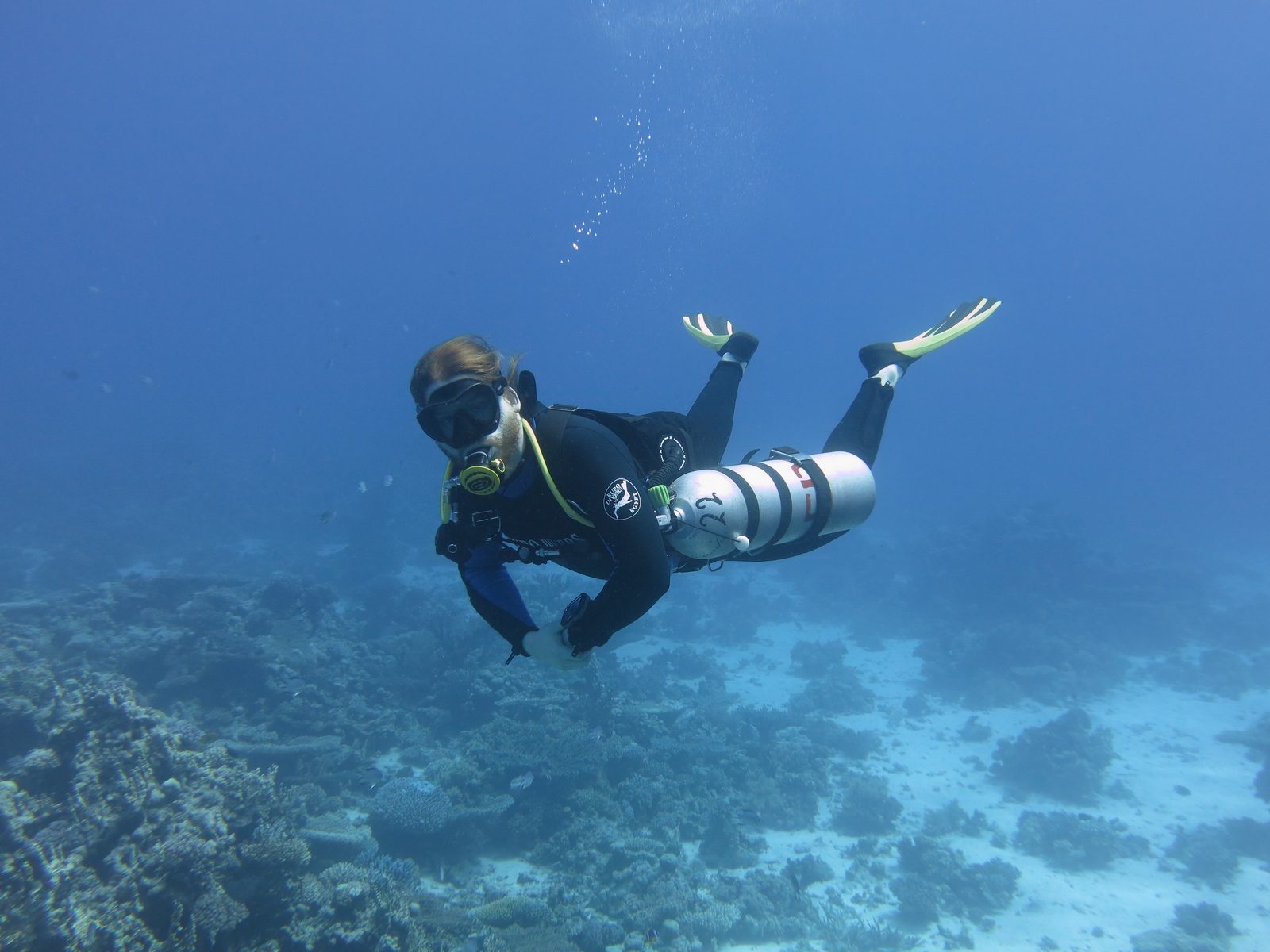 Thomas von Silent World beim ersten Sidemount Tauchgang